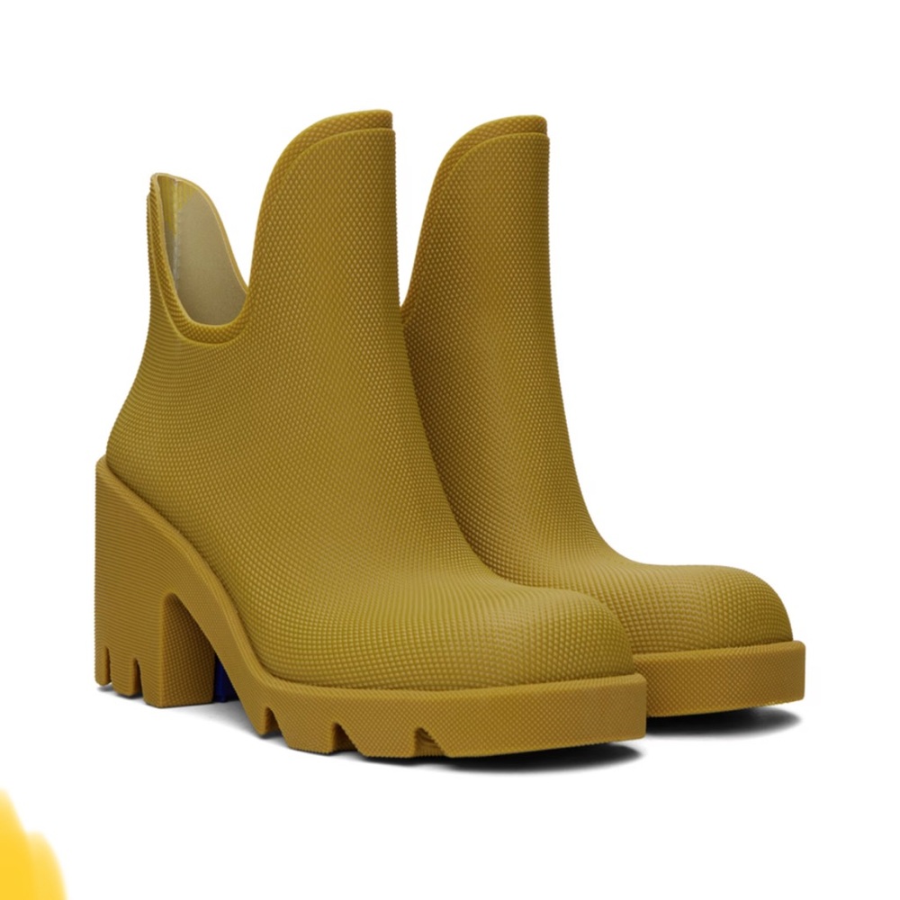 Burberry Ray Rain Boots in Manilla 39 New with Box women's chunky heel